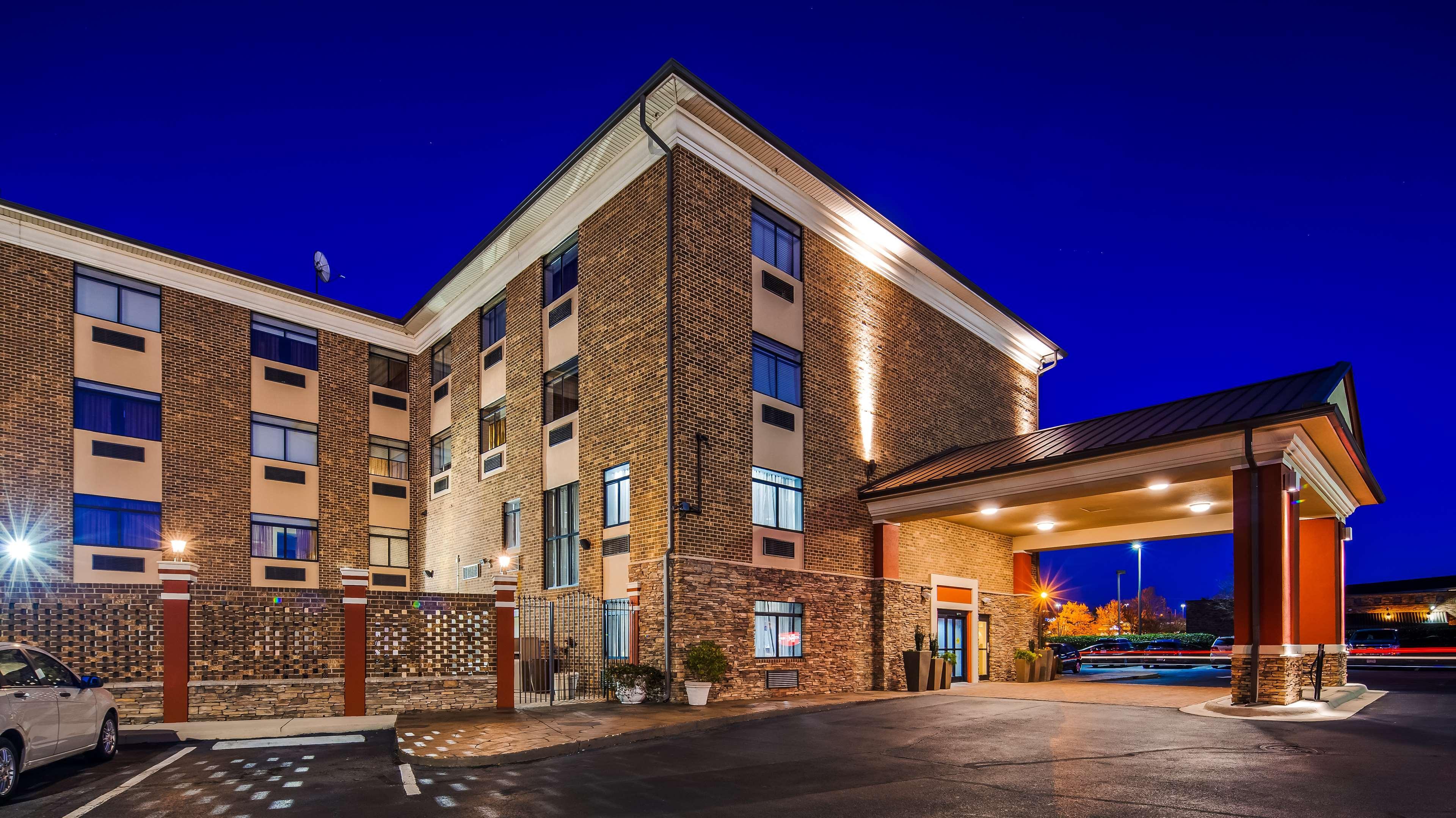 Best Western Plus Pioneer Park Inn Fairbanks Exterior photo