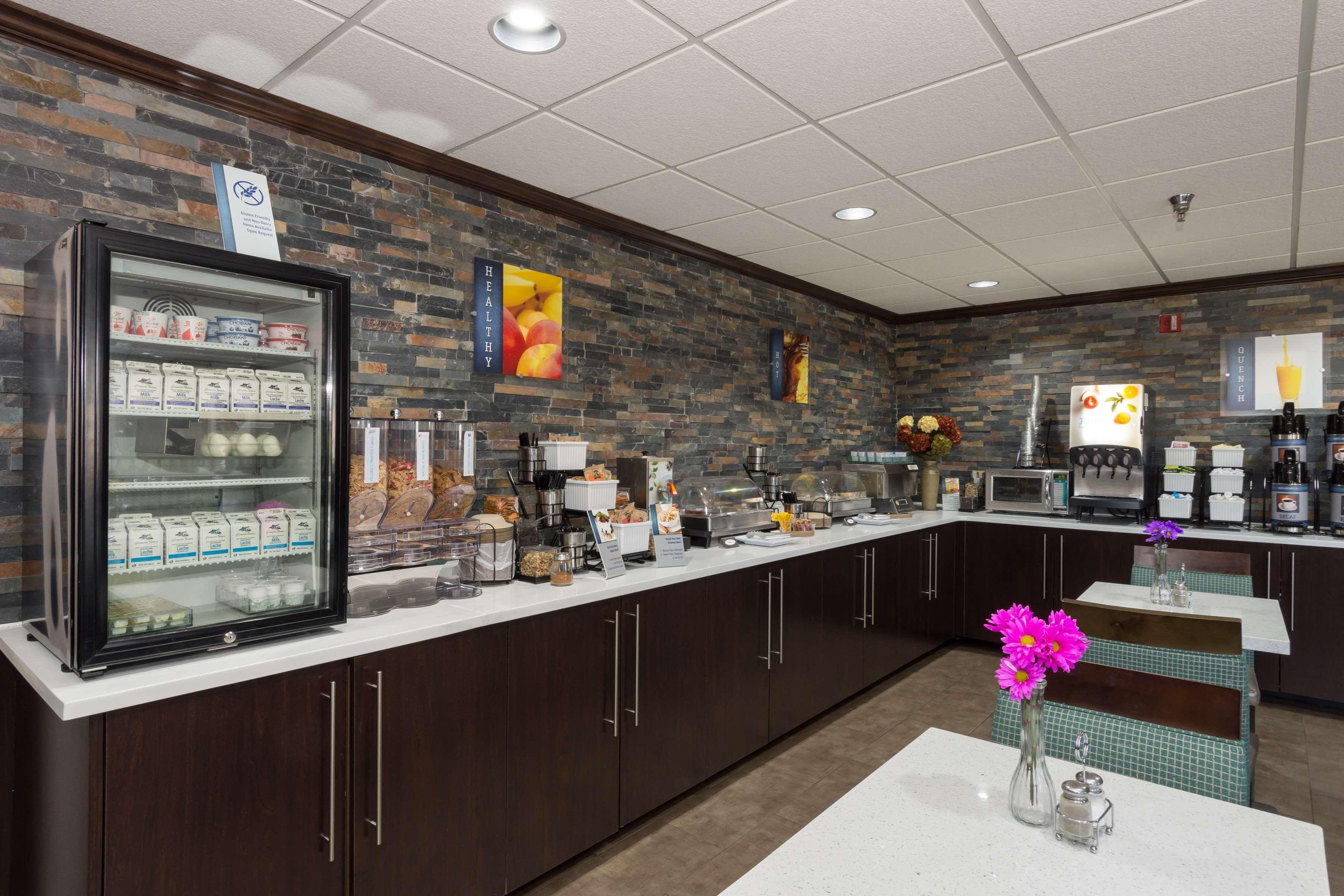 Best Western Plus Pioneer Park Inn Fairbanks Exterior photo