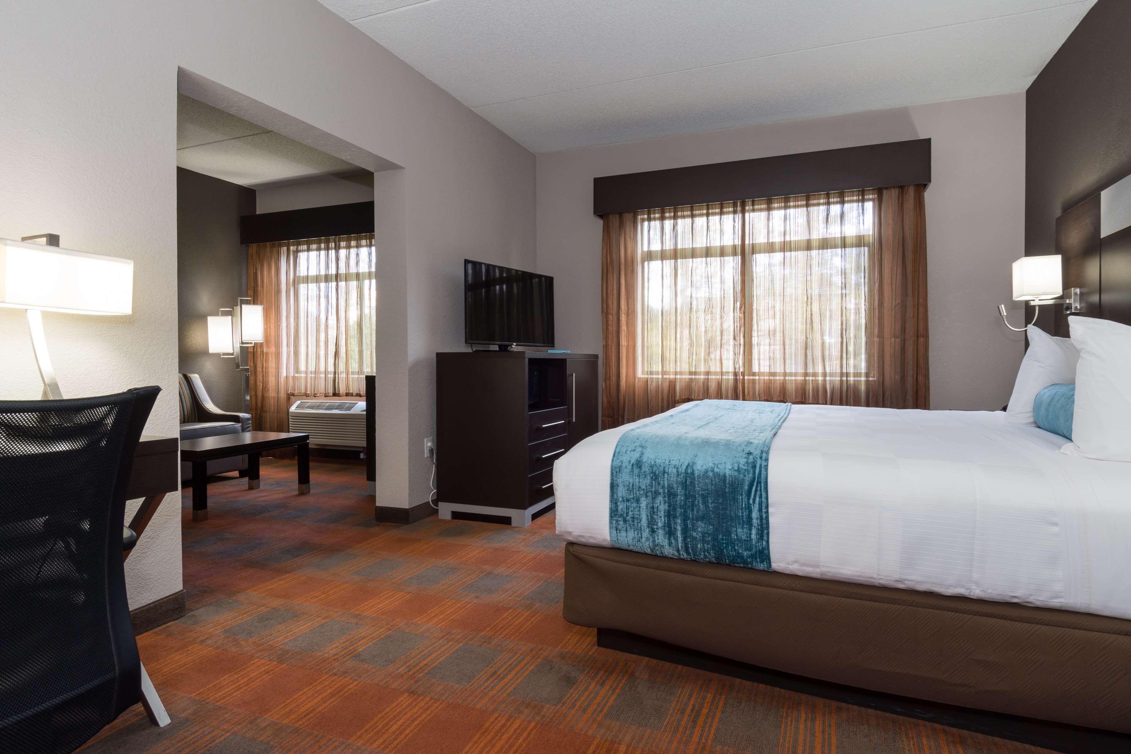 Best Western Plus Pioneer Park Inn Fairbanks Exterior photo