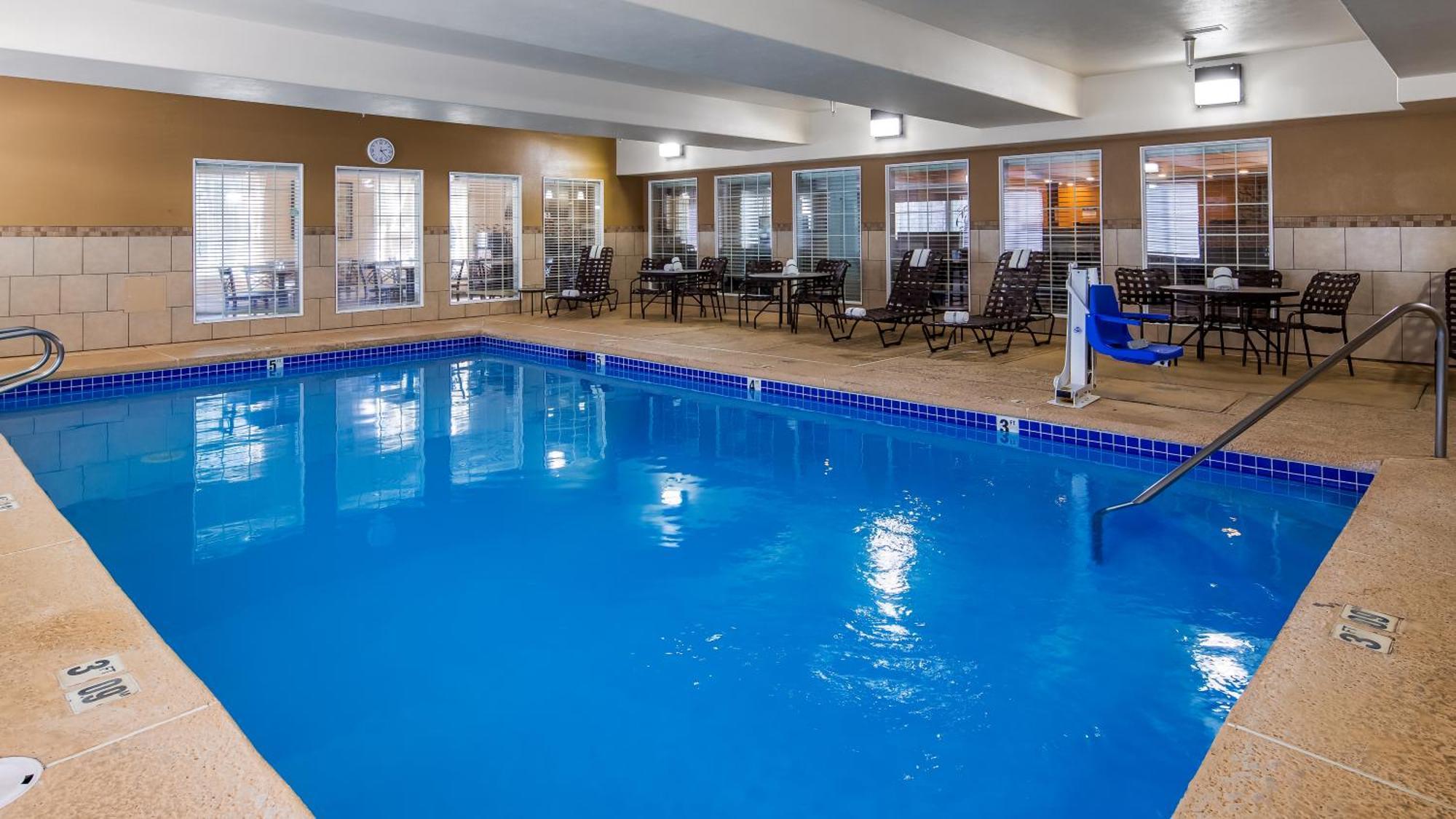 Best Western Plus Pioneer Park Inn Fairbanks Exterior photo
